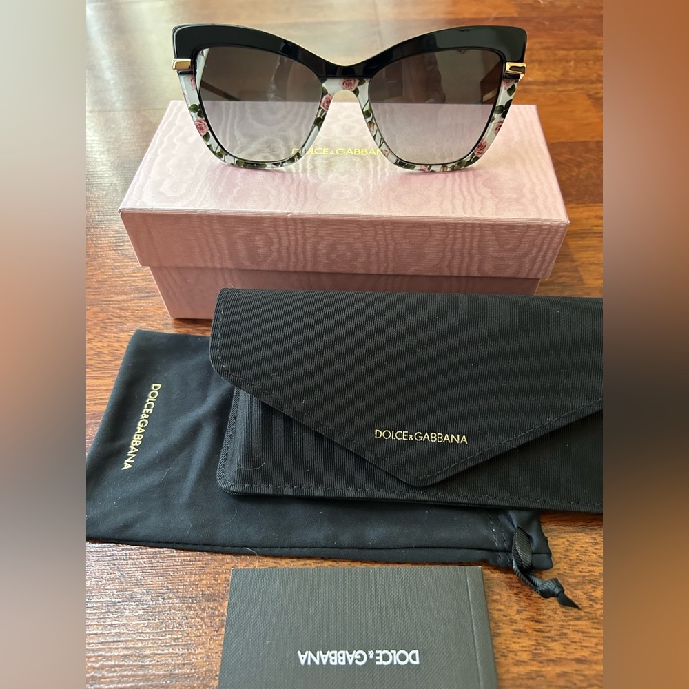 NWT Dolce & Gabbana Cat Eye 54mm Sunglasses DG4374 32508G Black/ Floral - Picture 13 of 15